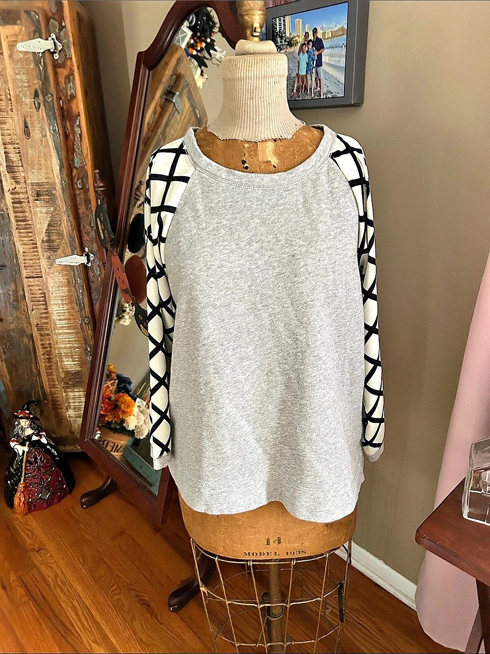 J.Crew Geometric Raglan Top in Gray & White | Women’s Size Large